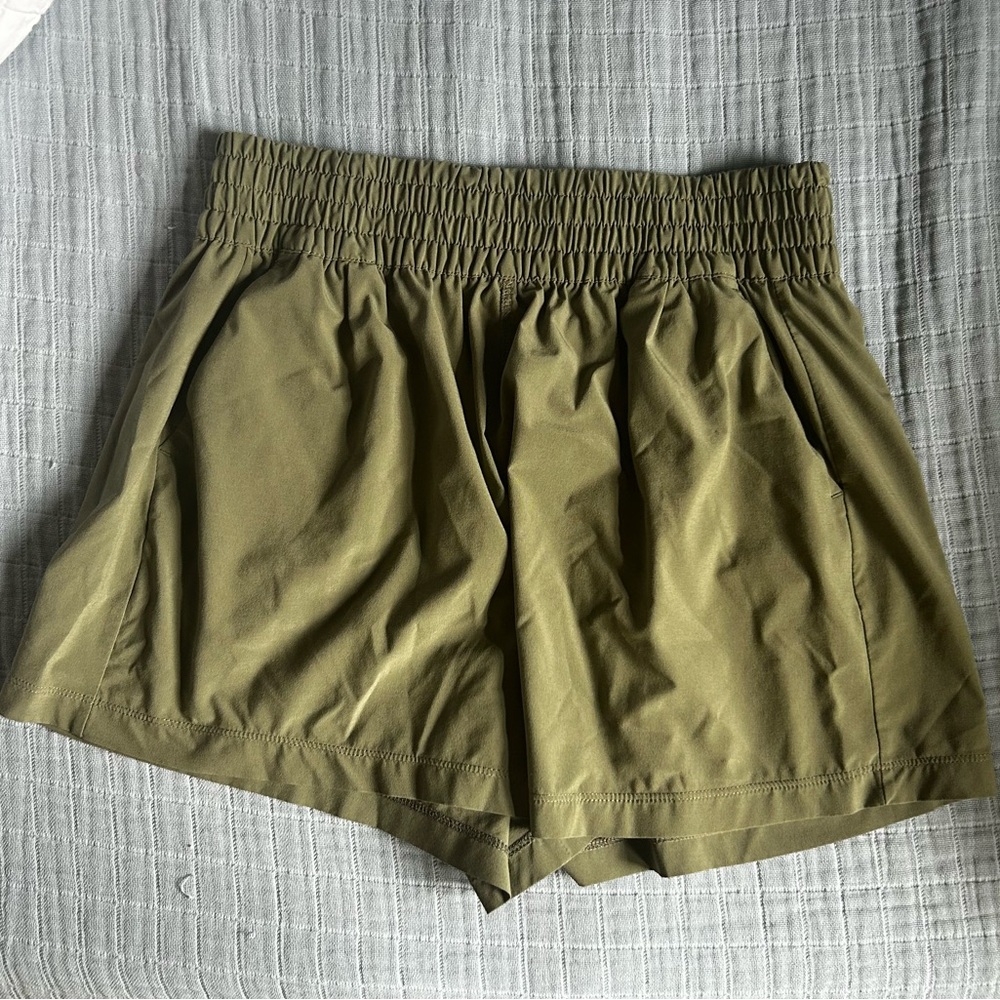 Vuori Women’s Villa Shorts - Size Large